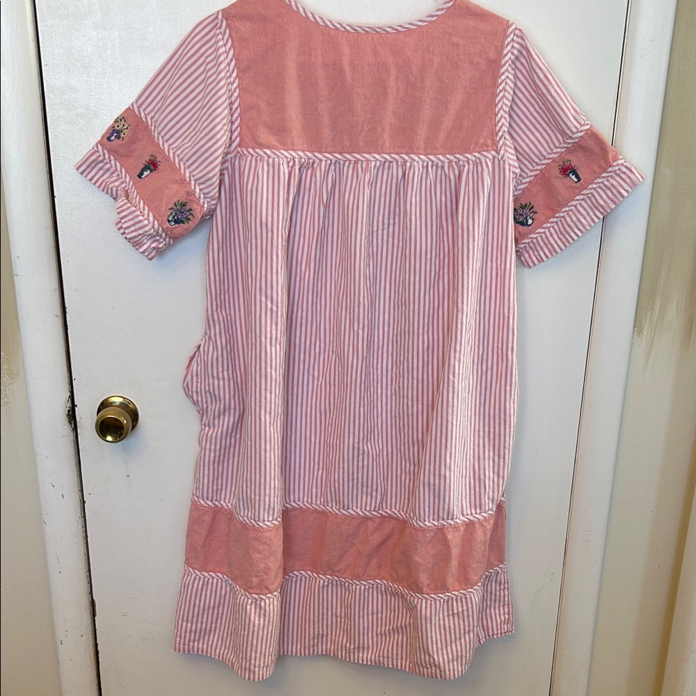 Pink Striped Dress with Floral Embroidery Vintage - Picture 4 of 4